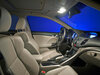Indvendigt i en bil udstyret med godkendte LED-pærer Philips W5W PRO6000 6000K