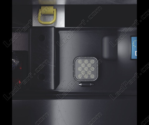 Eksempel på installation med LED-Baklyset Osram LEDriving Reversing FX120S-WD - Firkantet