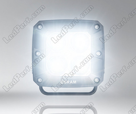 6000K-belysning af LED-arbejdslygten Osram LEDriving® CUBE VX80-SP