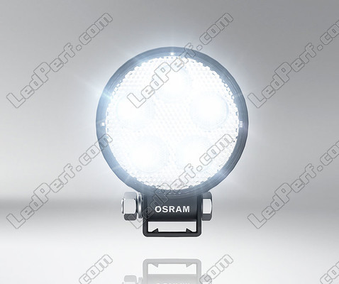 6000K-belysning af LED-arbejdslygten Osram LEDriving® ROUND VX70-SP