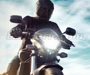 Motorcykelforlygte udstyret med H4 LED Philips ULTINON Pro6000 godkendt pære
