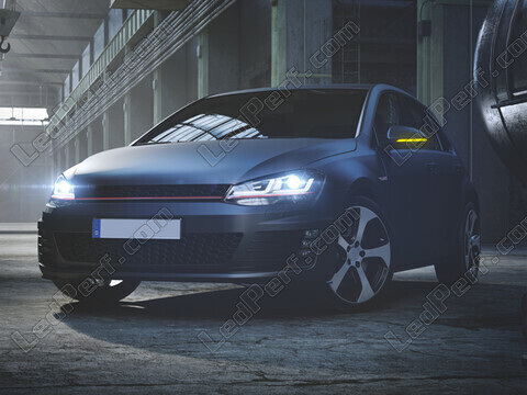 Volkswagen Touran V4 frontvisning udstyret med dynamiske blinklys fra Osram LEDriving® til sidespejle