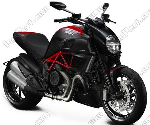 Motorcykel Ducati Diavel (2011 - 2013)
